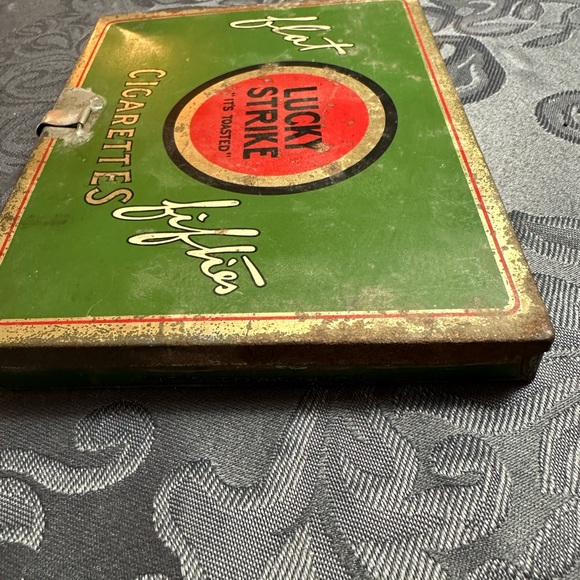 Lucky Strike Cigarette Tin - Picture 4 of 9
